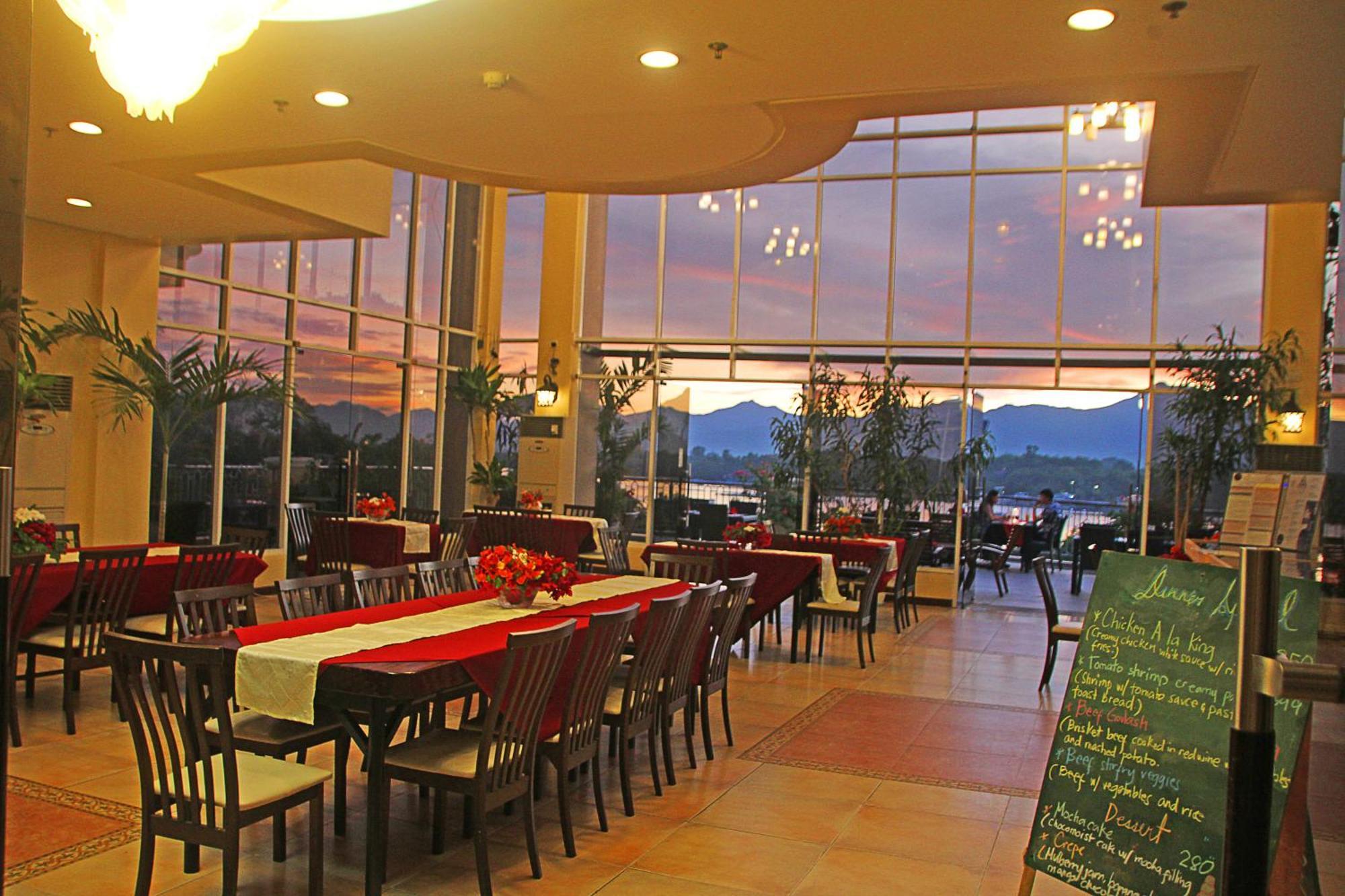 Hotel Palacio Puerto Princesa Kültér fotó